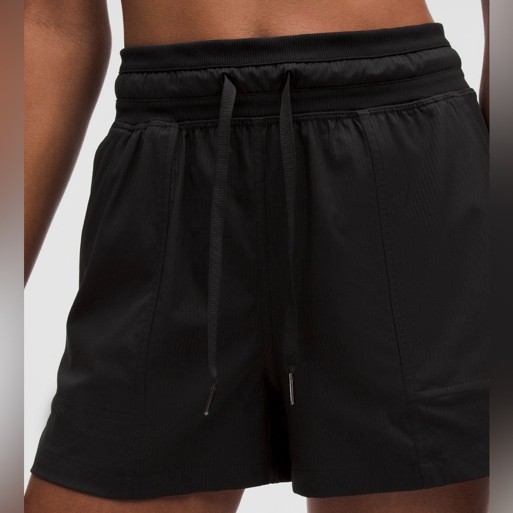 Lululemon Dance Studio Short
High Rise 3.5 Inch Shorts Black Size 8